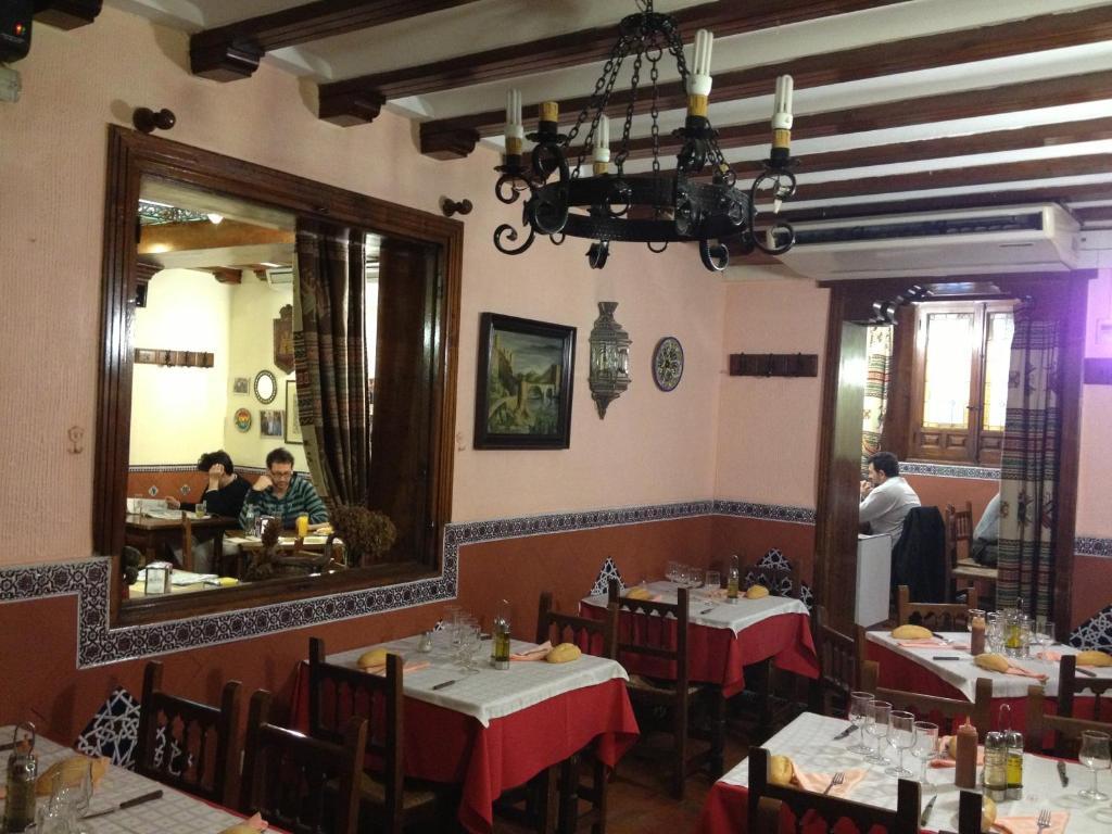 Hostal Palacios Toledo Exterior photo